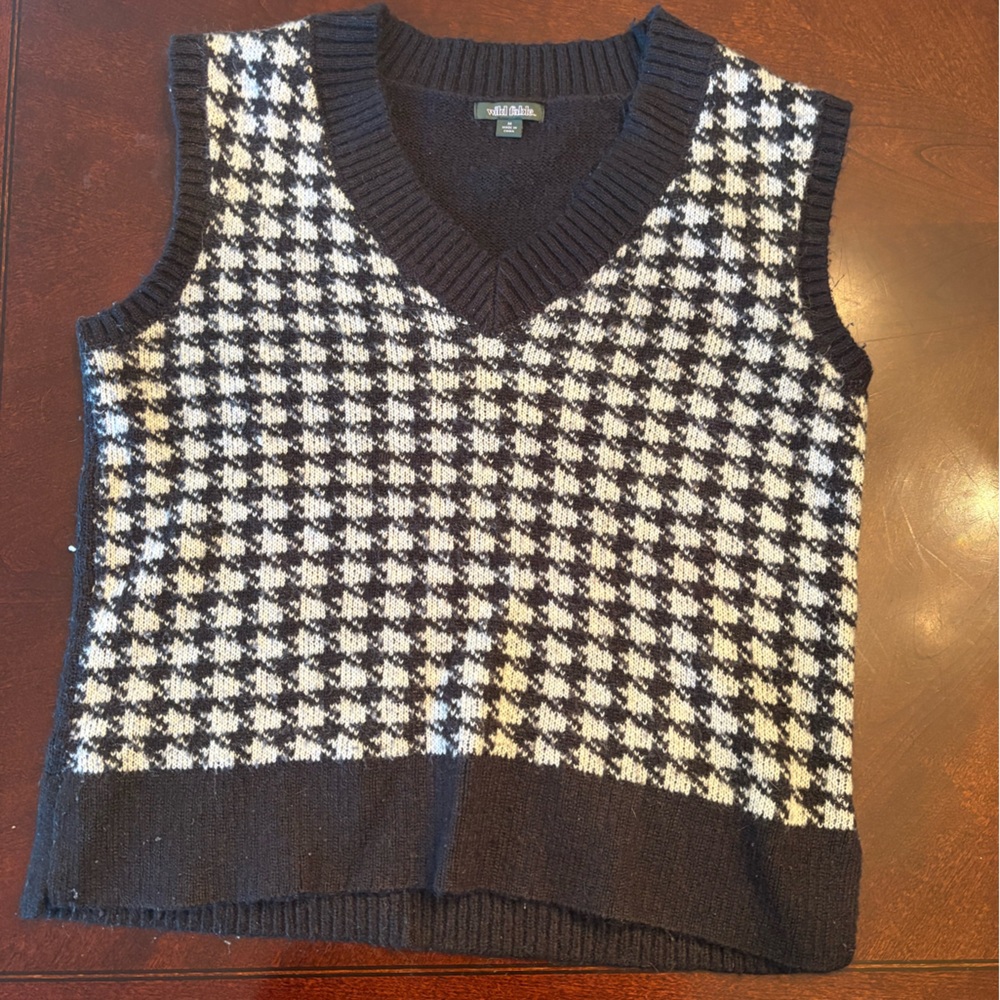 Wild Fable Black and White Houndstooth Sweater Vest